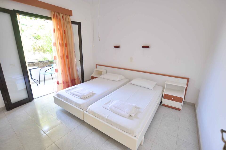 Antigonis Apartments 5