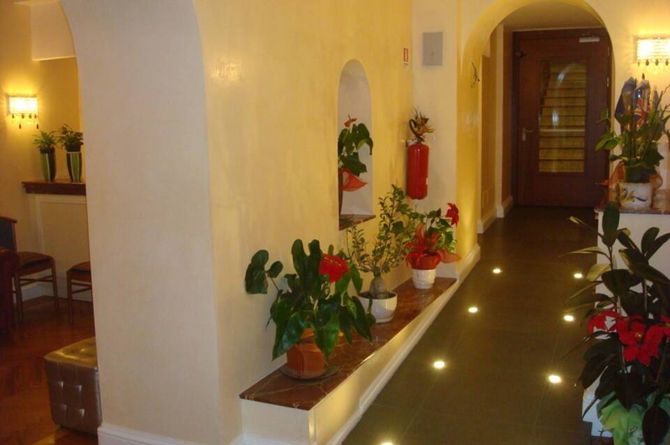 Hotel Dina 2