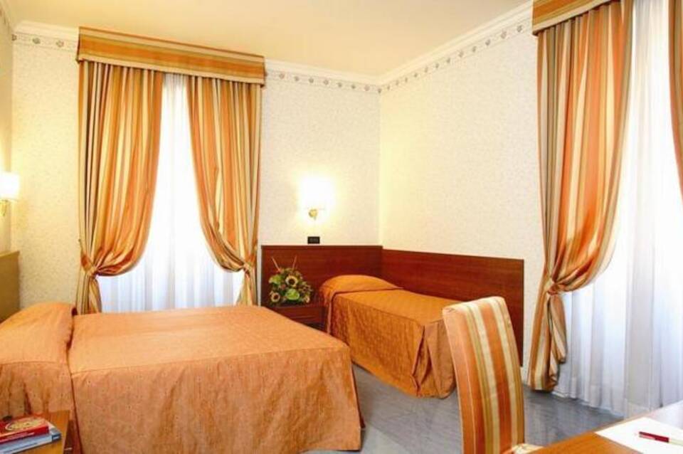 Hotel Dina 4