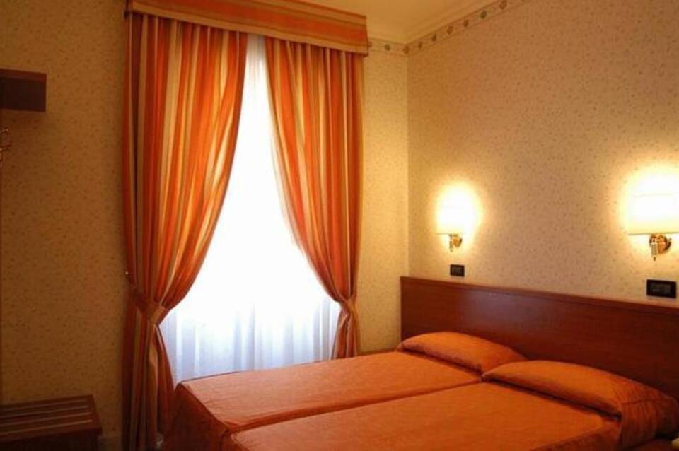 Hotel Dina 5