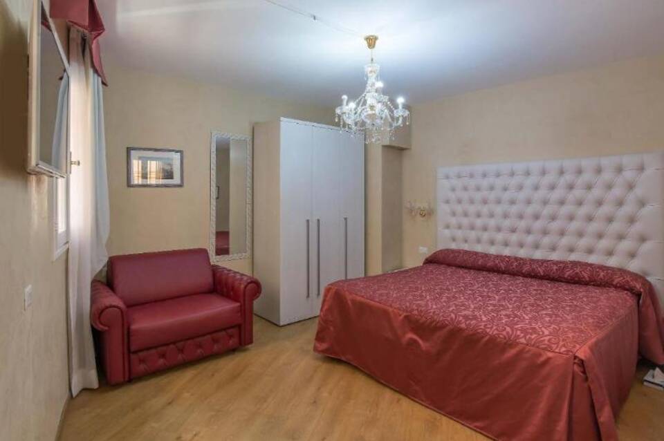 Trevi Rome Suite 5