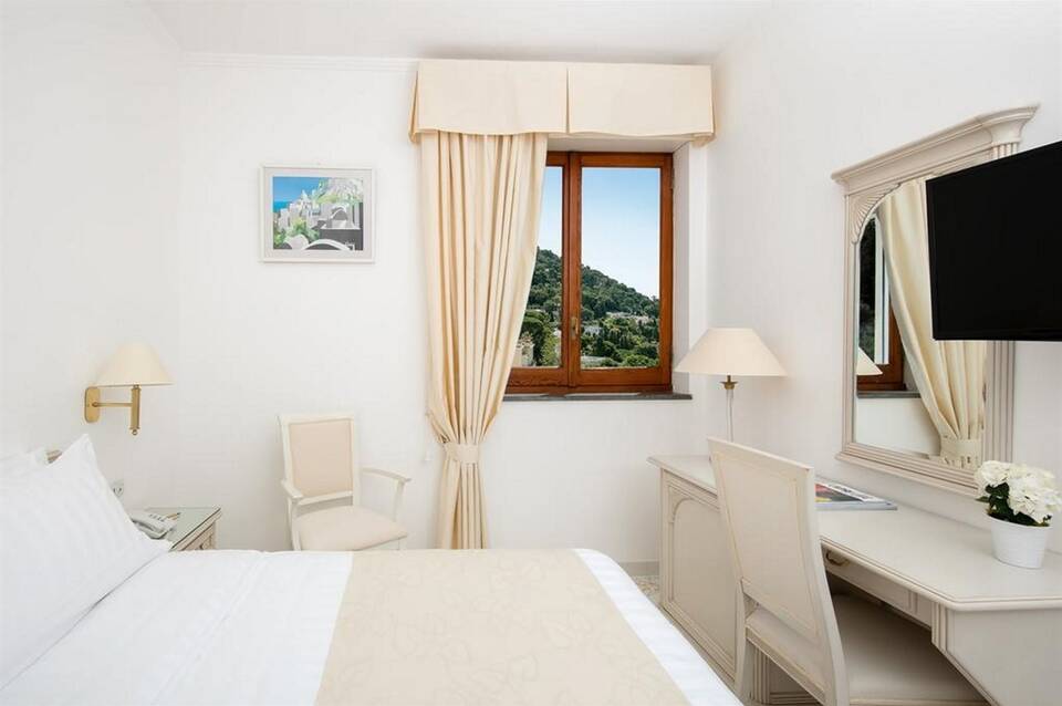 Hotel Syrene Capri 2