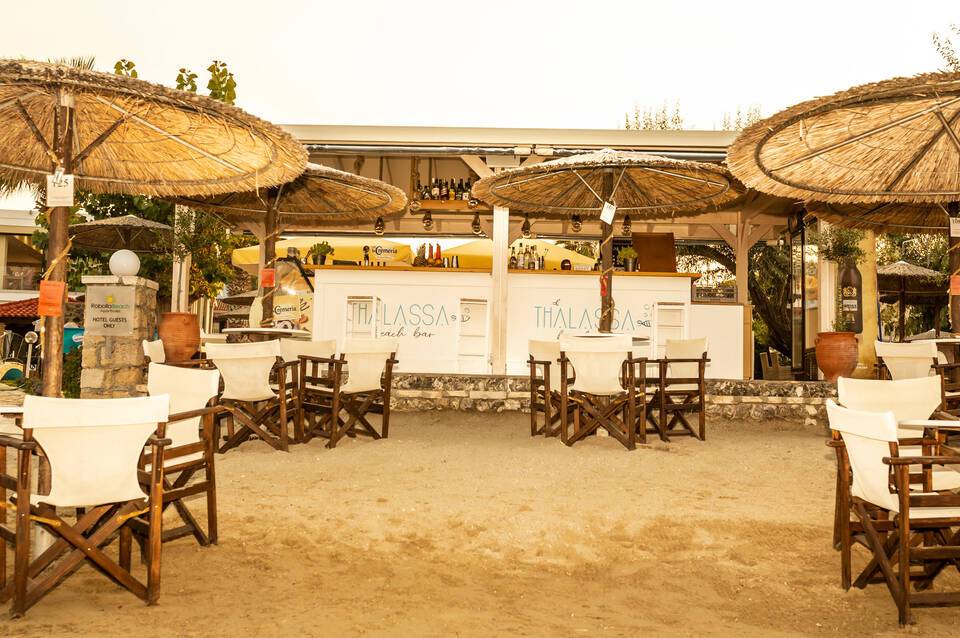 Robolla Beach Apart Hotel 4