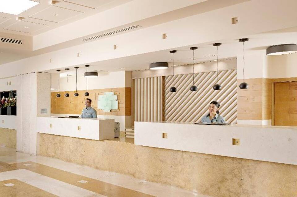 Holiday Inn Athens - Airport 4