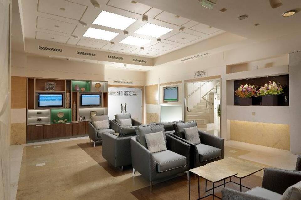 Holiday Inn Athens - Airport 5