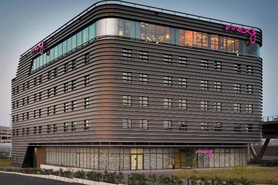Moxy Cologne Bonn Airport 1