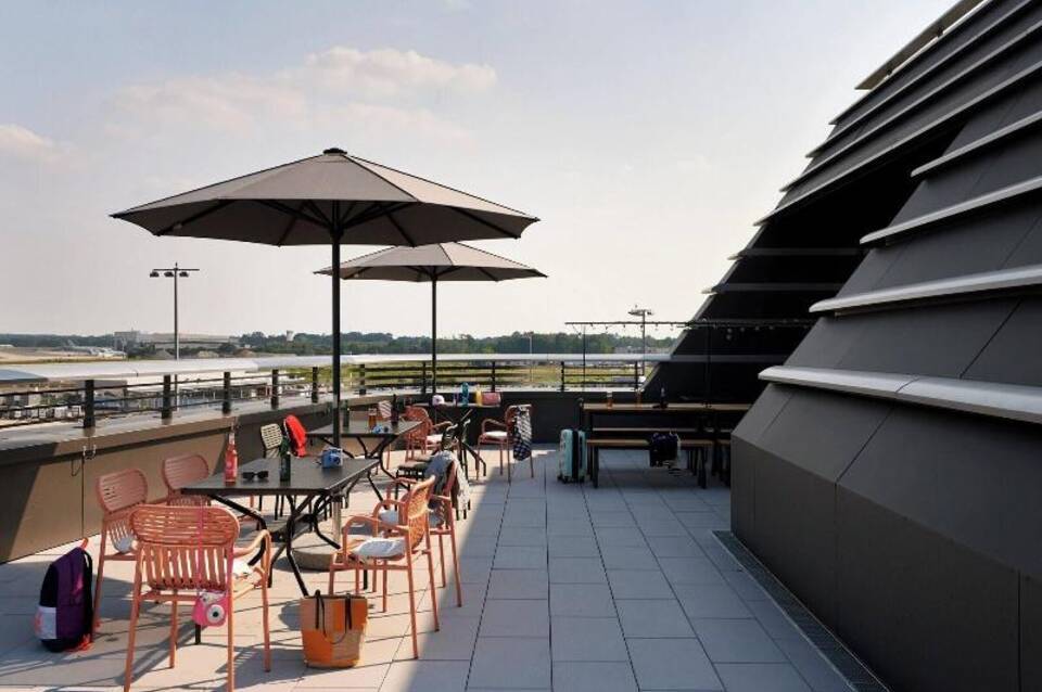 Moxy Cologne Bonn Airport 5