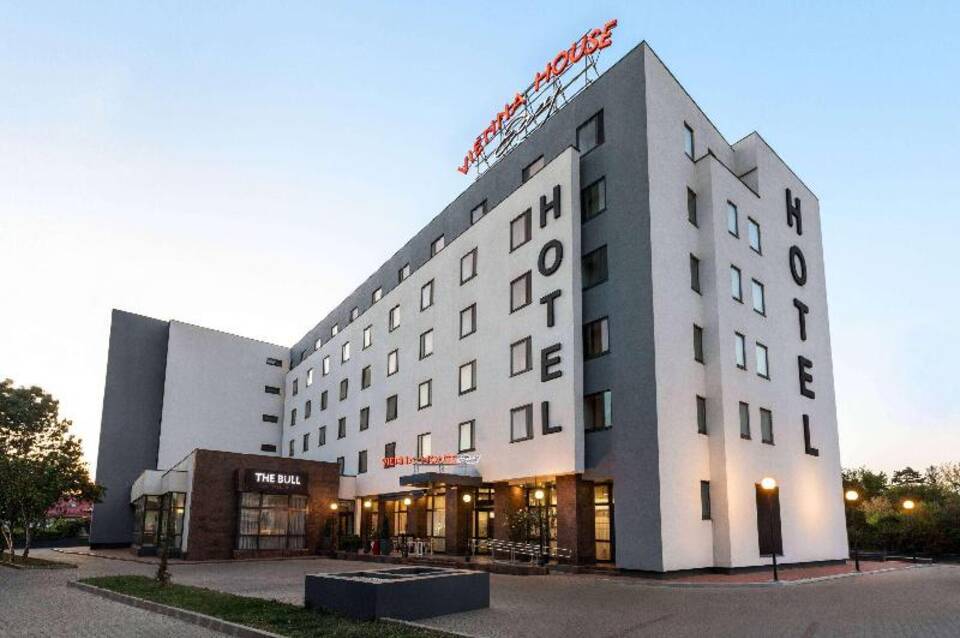 Vienna House Easy by Wyndham Airport Bucharest 3