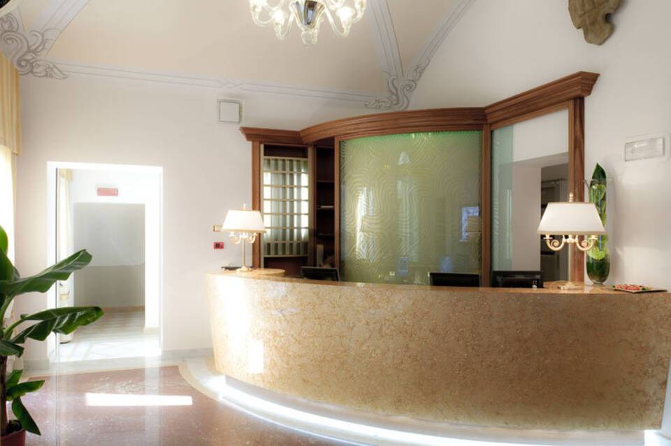 Golden Tower Hotel & Spa 5