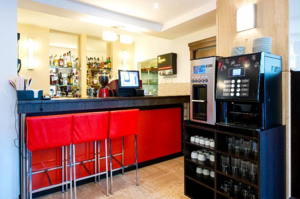 Hotel Duke Armeneasca 4