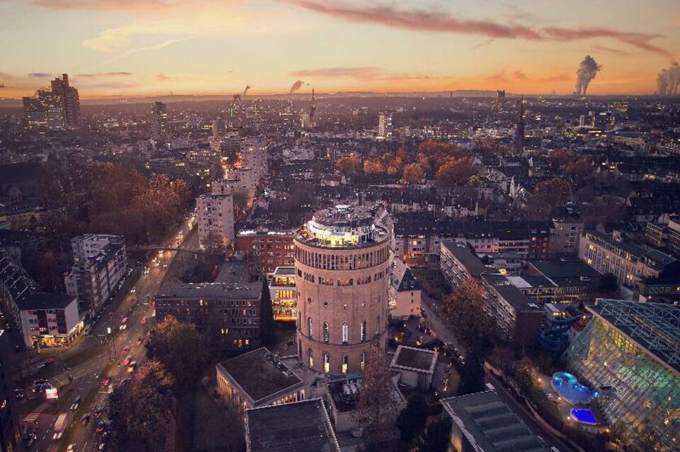 Wasserturm Hotel Cologne, Curio Collection by Hilton 3