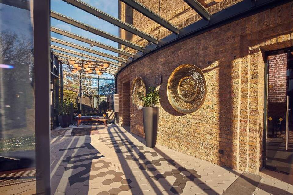 Wasserturm Hotel Cologne, Curio Collection by Hilton 4