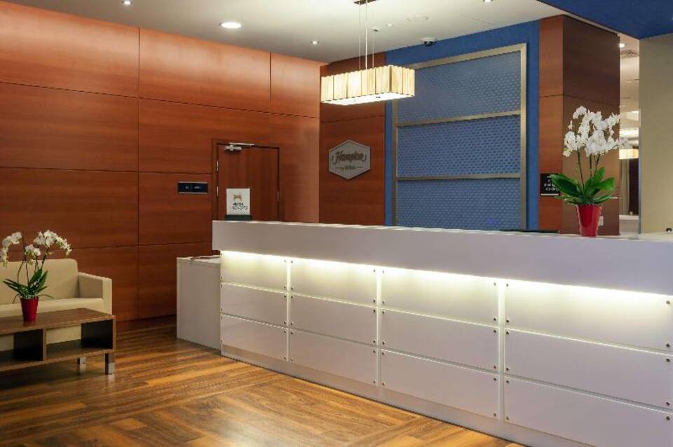 Hampton by Hilton Warsaw Airport 4