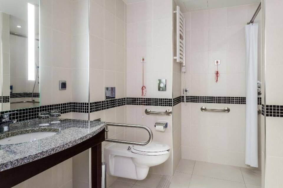 Hampton by Hilton Warsaw Airport 5