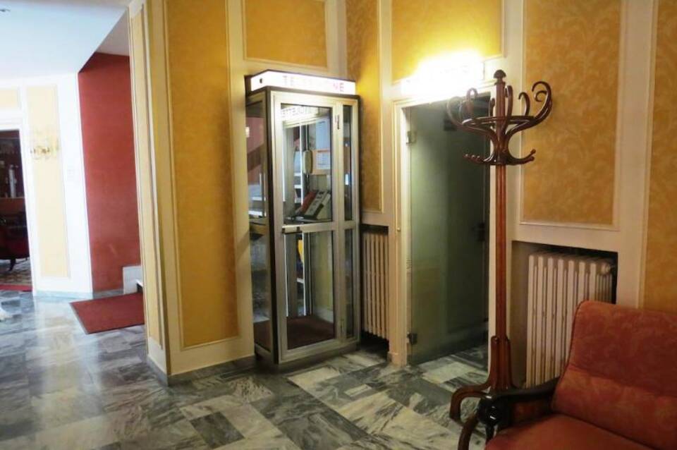 Hôtel Busby 2