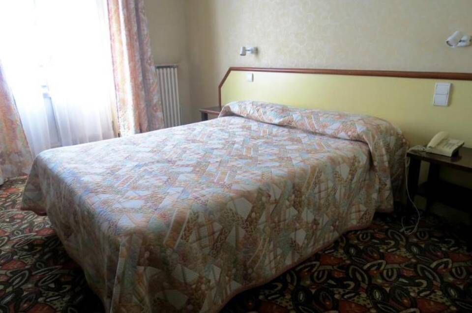 Hôtel Busby 3