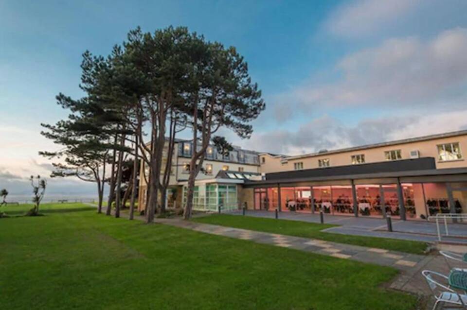 Marine Hotel 2