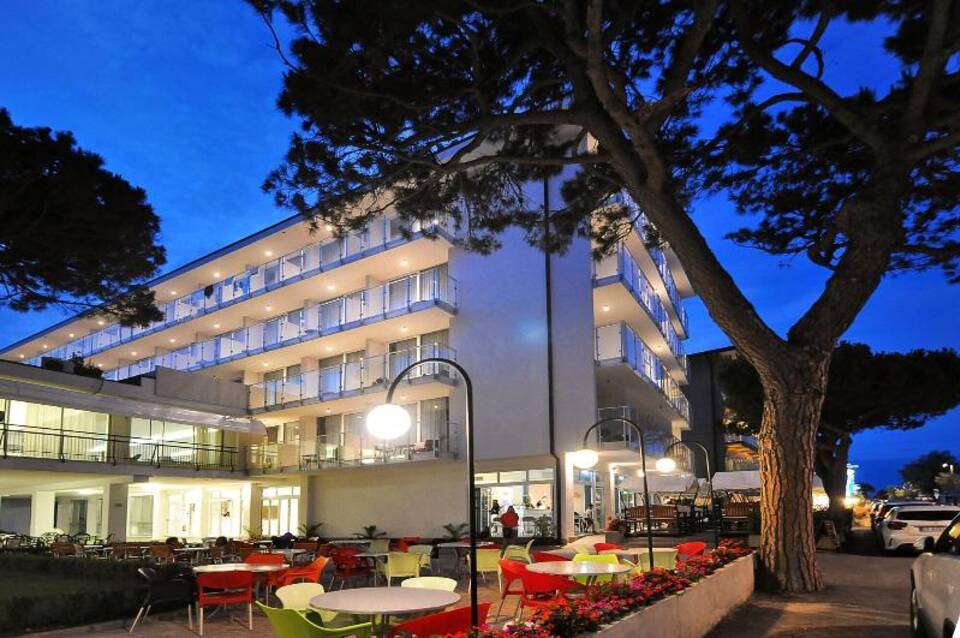Marina Palace Hotel 5