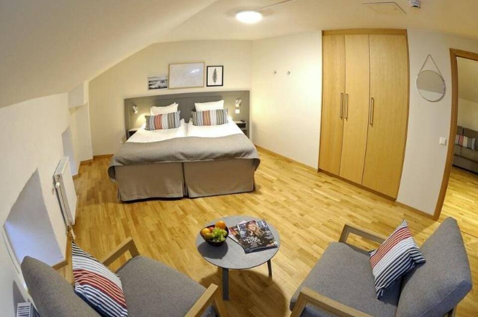 Dockyard Hotel 3