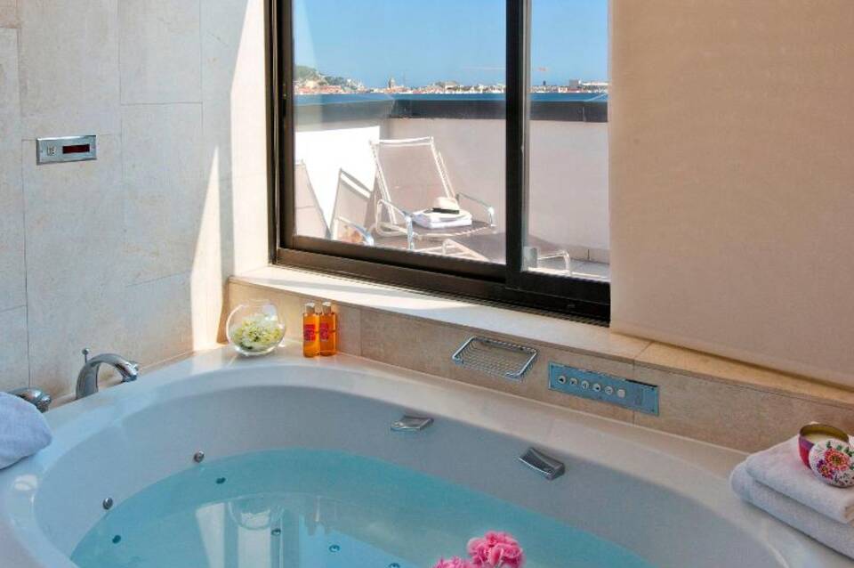 Holiday Inn Nice 3