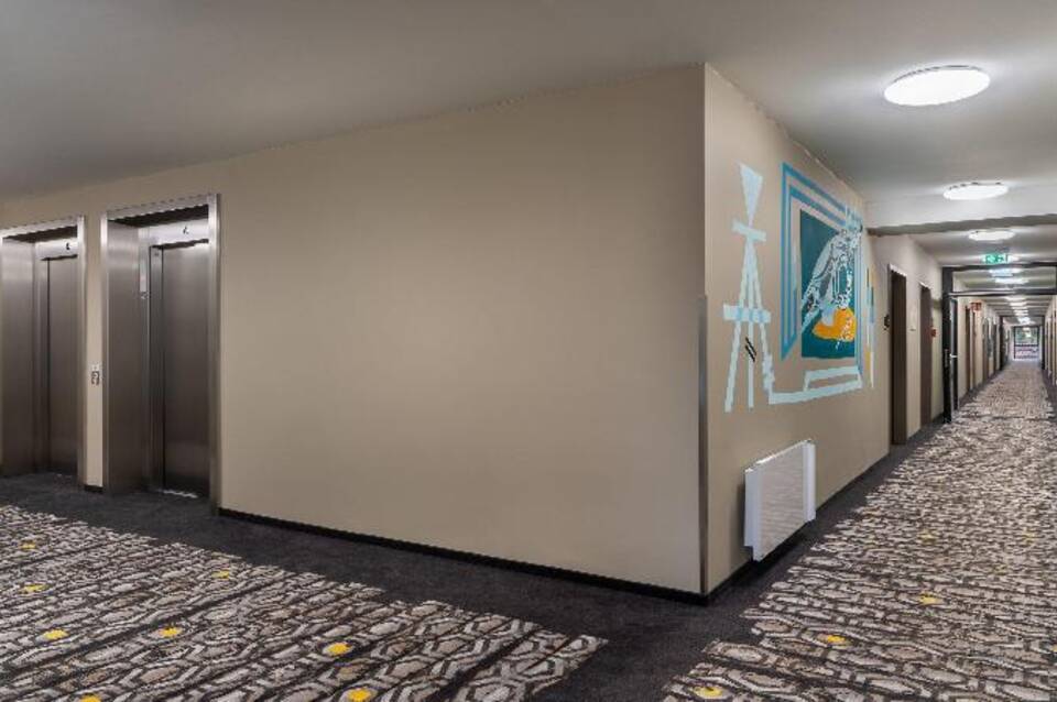 Holiday Inn - the niu, Timber Esslingen 3