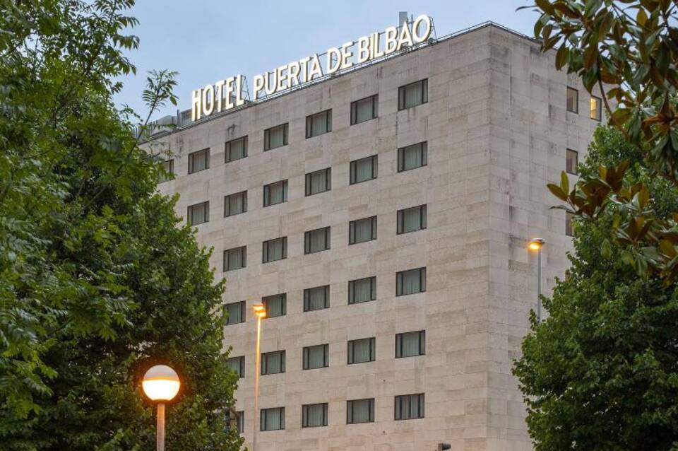 Hotel Puerta De Bilbao 1
