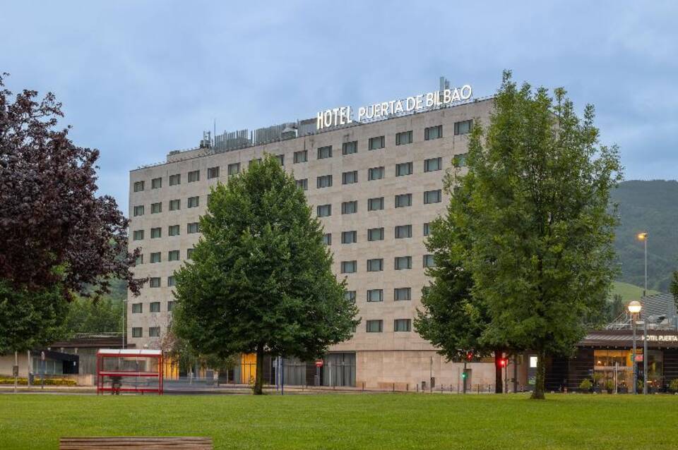 Hotel Puerta De Bilbao 4