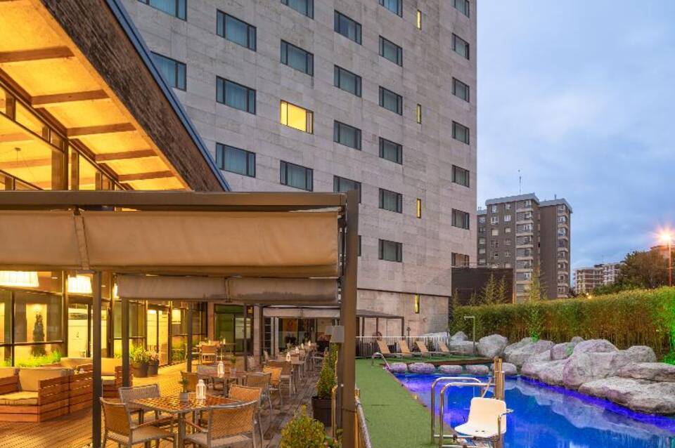 Hotel Puerta De Bilbao 5