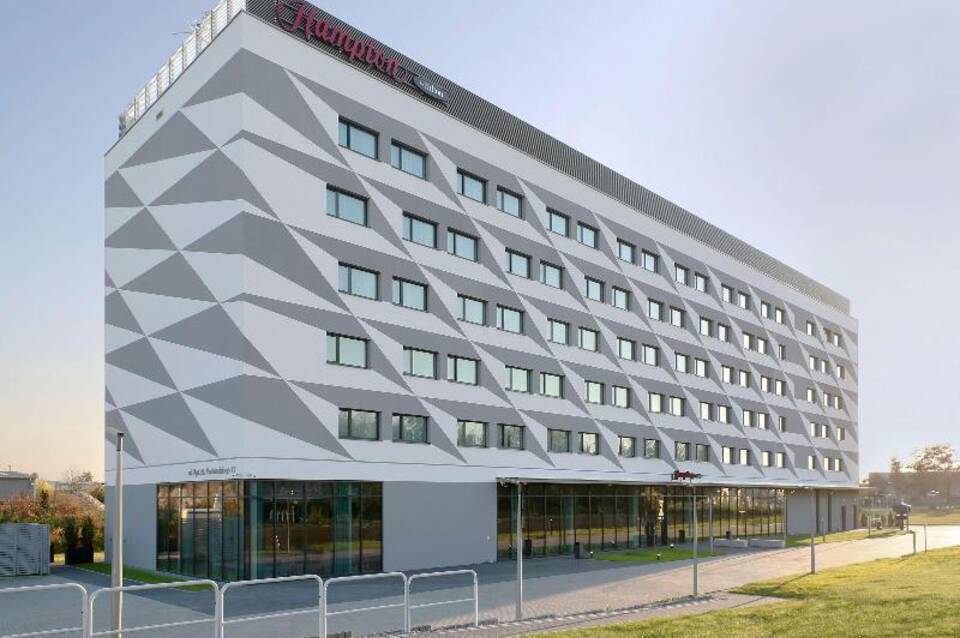 Hampton by Hilton Krakow Airport 1