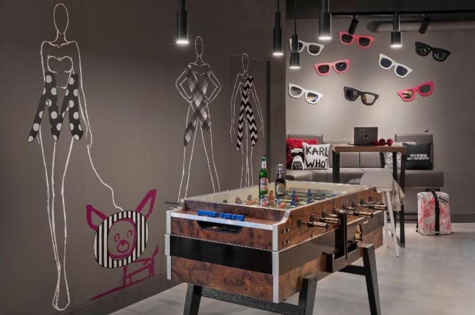 Moxy Düsseldorf City 1