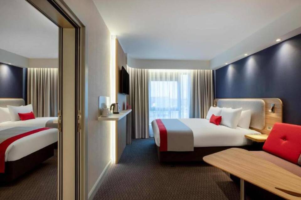Holiday Inn Express Marne-la-Vallée Val d'Europe 1