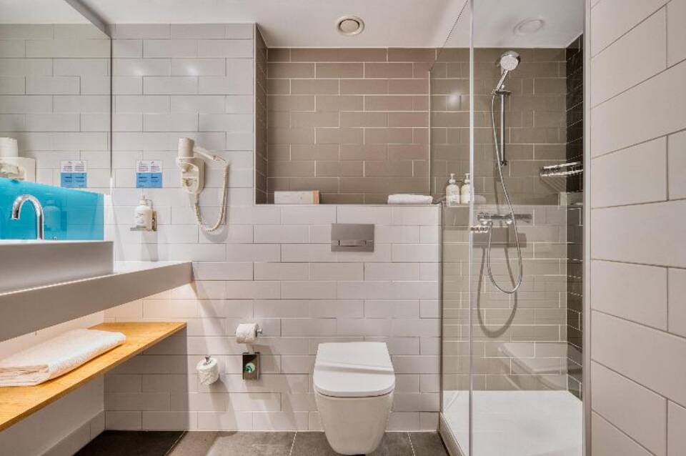 Holiday Inn Express Madrid Airport 1