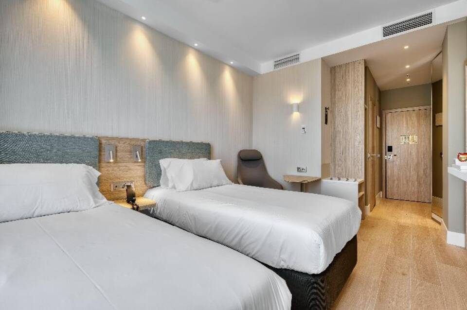 Holiday Inn Express Madrid Airport 3