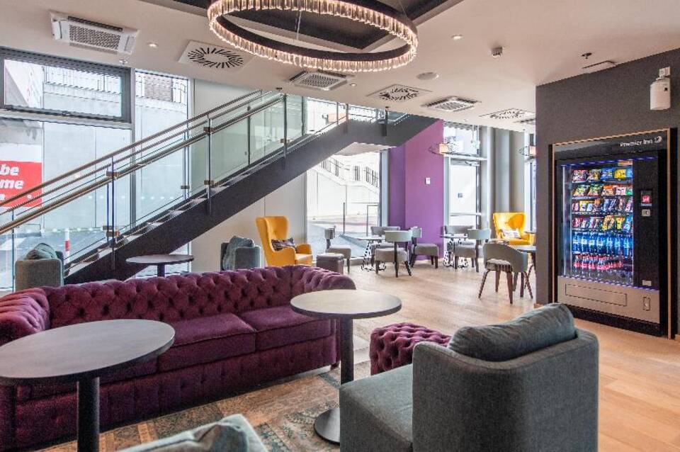 Premier Inn Stuttgart City Centre Hotel 3