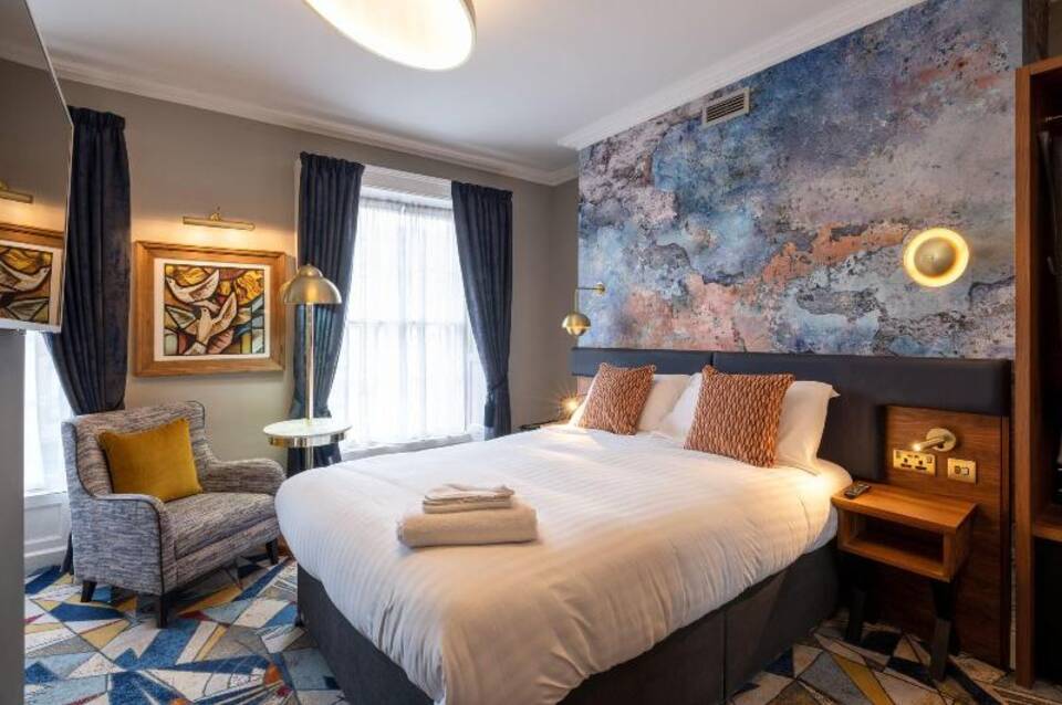 Keavan's Port Hotel 2