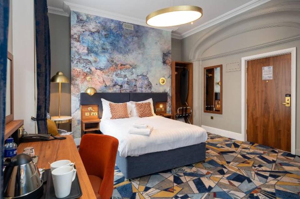 Keavan's Port Hotel 3