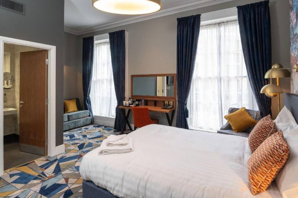 Keavan's Port Hotel 4