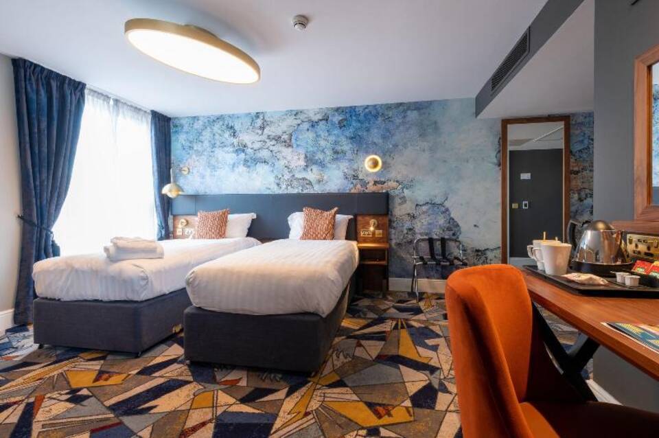 Keavan's Port Hotel 5