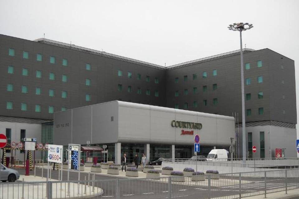 Courtyard Warsaw Airport 2