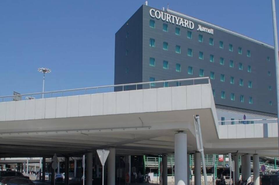 Courtyard Warsaw Airport 4