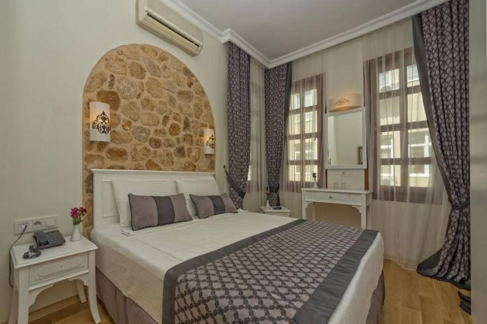 Argos Hotel 2