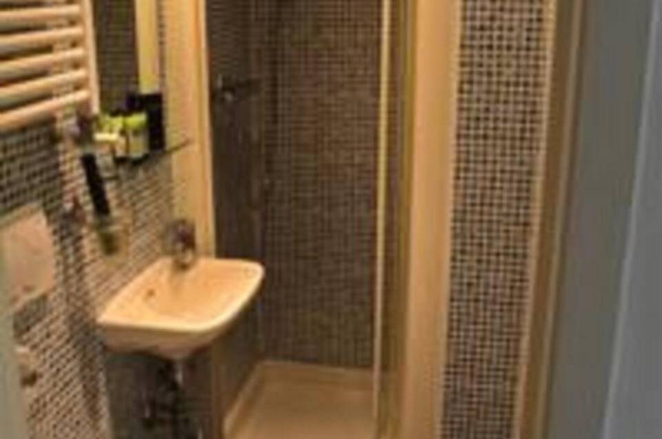 Studios 2 Let North Gower 5