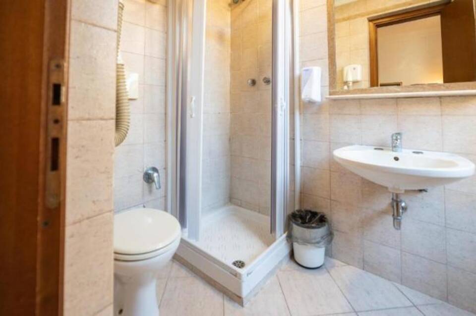 Hotel Center 2 4