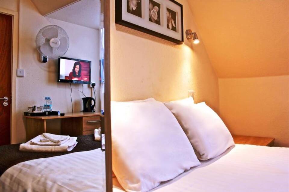 OYO Central Hotel Golders Green 5
