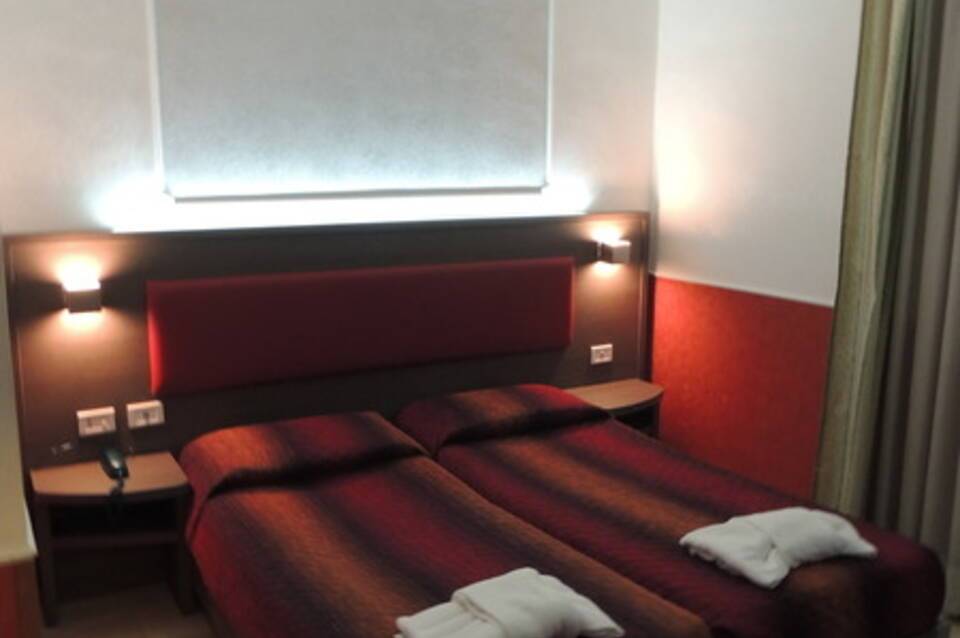Hotel Center 1 2
