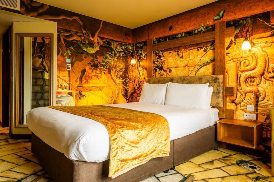 Chessington World of Adventure Resort 4