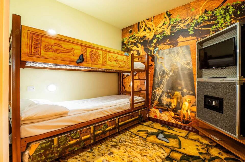 Chessington World of Adventure Resort 5