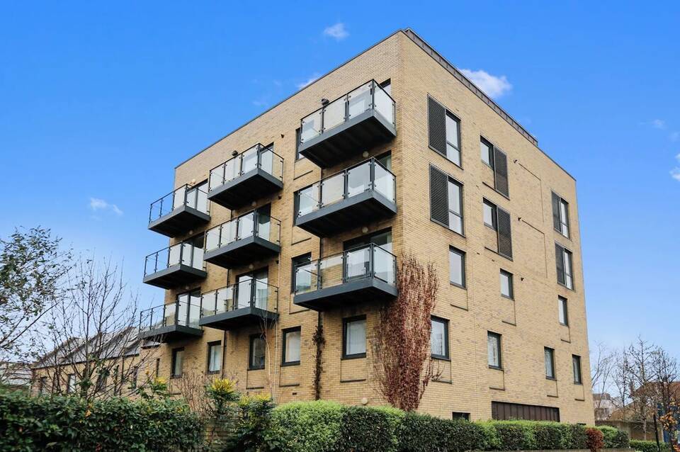 Hybrid Resi Greenwich, London 1