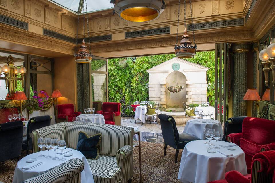 L'Hotel 1