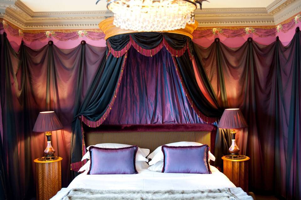 L'Hotel 3